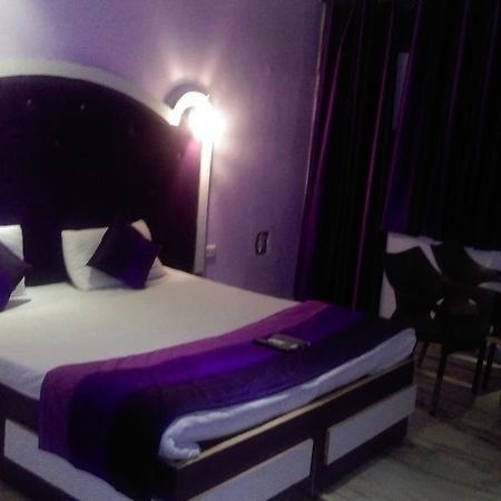 Akash Continental Hotel ริชิเคช ภายนอก รูปภาพ