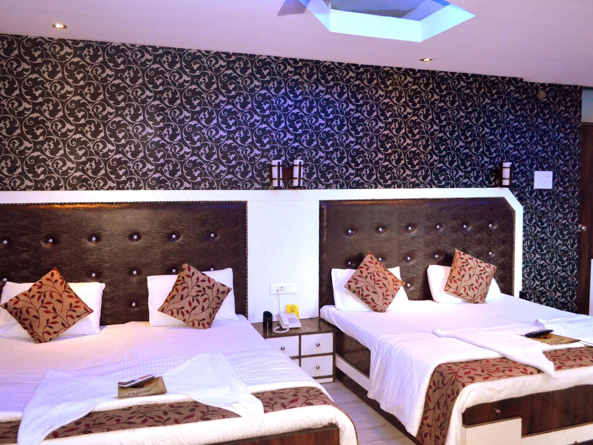 Akash Continental Hotel ริชิเคช ภายนอก รูปภาพ