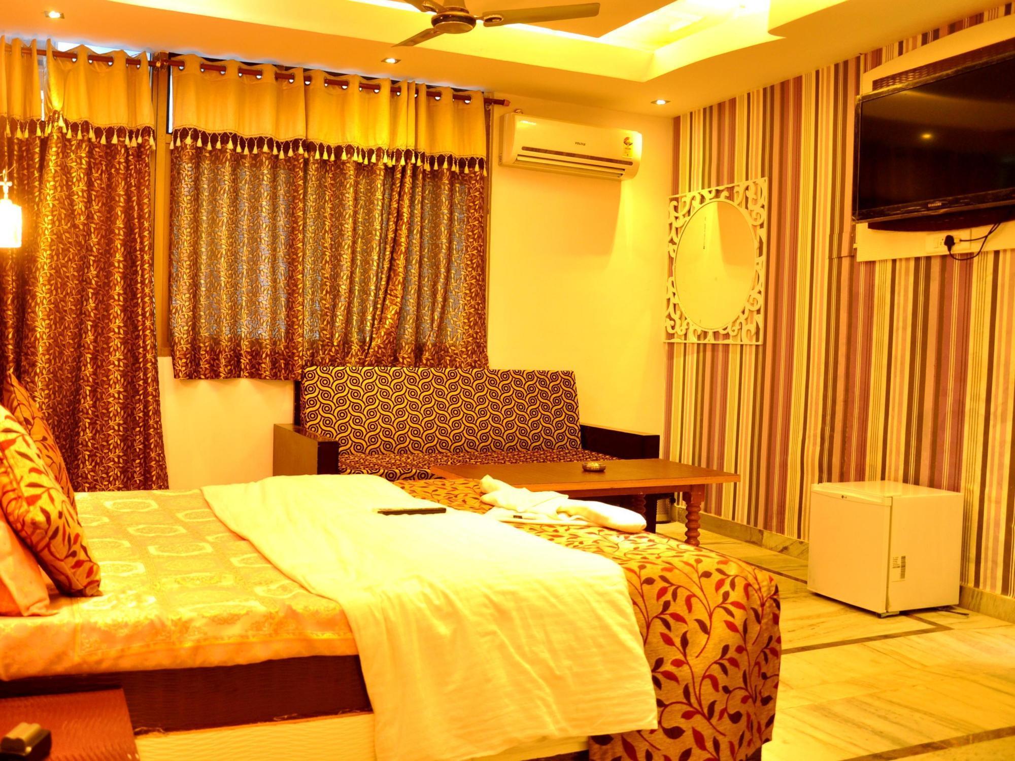 Akash Continental Hotel ริชิเคช ภายนอก รูปภาพ