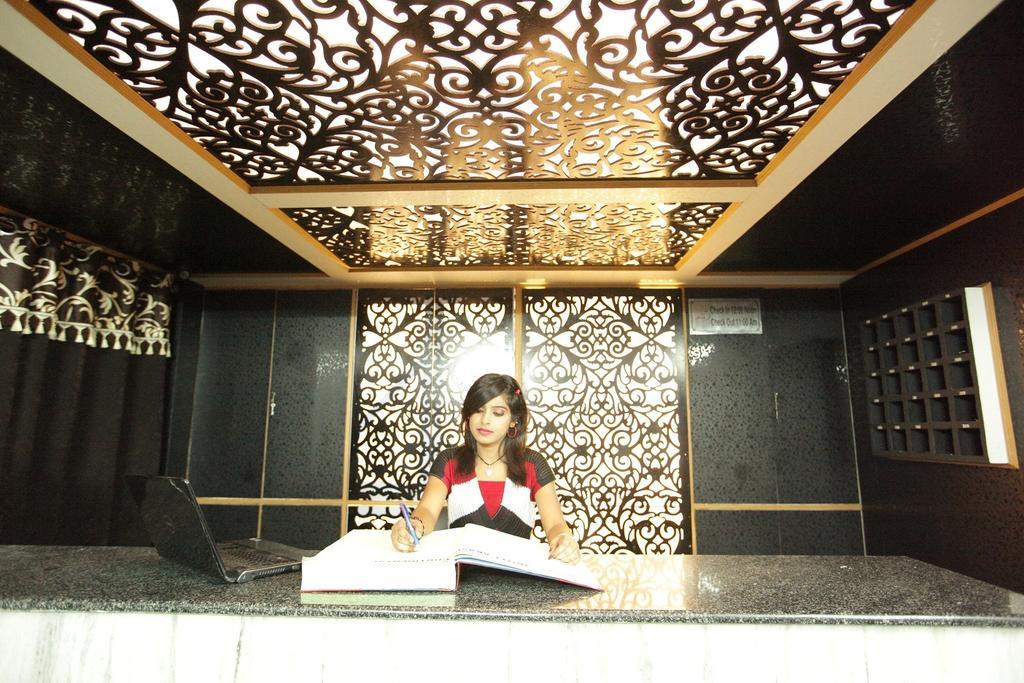 Akash Continental Hotel ริชิเคช ภายนอก รูปภาพ