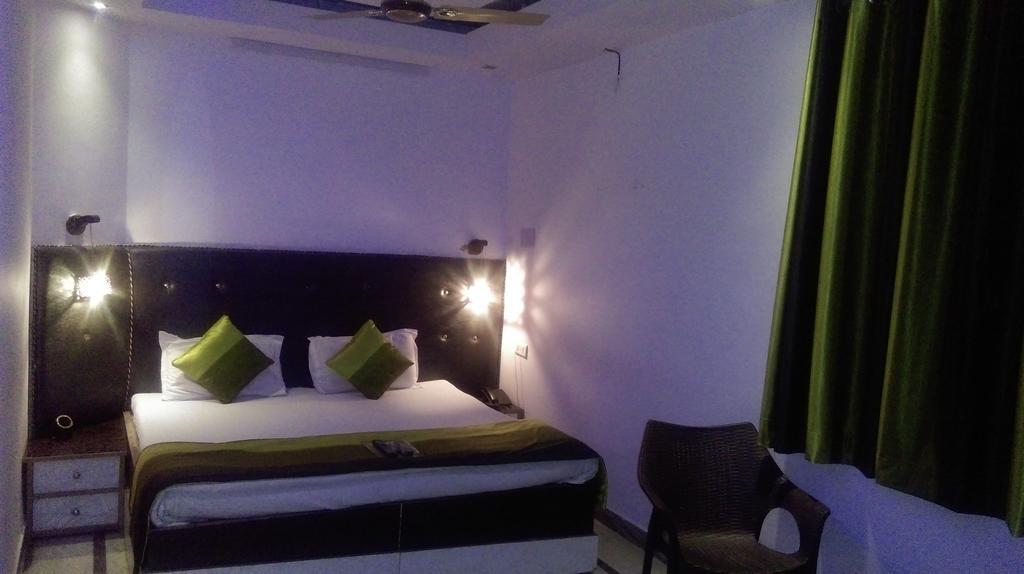Akash Continental Hotel ริชิเคช ภายนอก รูปภาพ