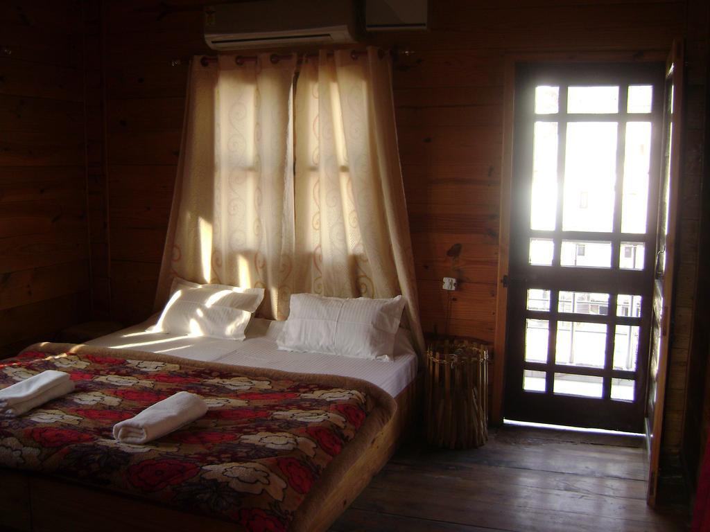 Akash Continental Hotel ริชิเคช ภายนอก รูปภาพ