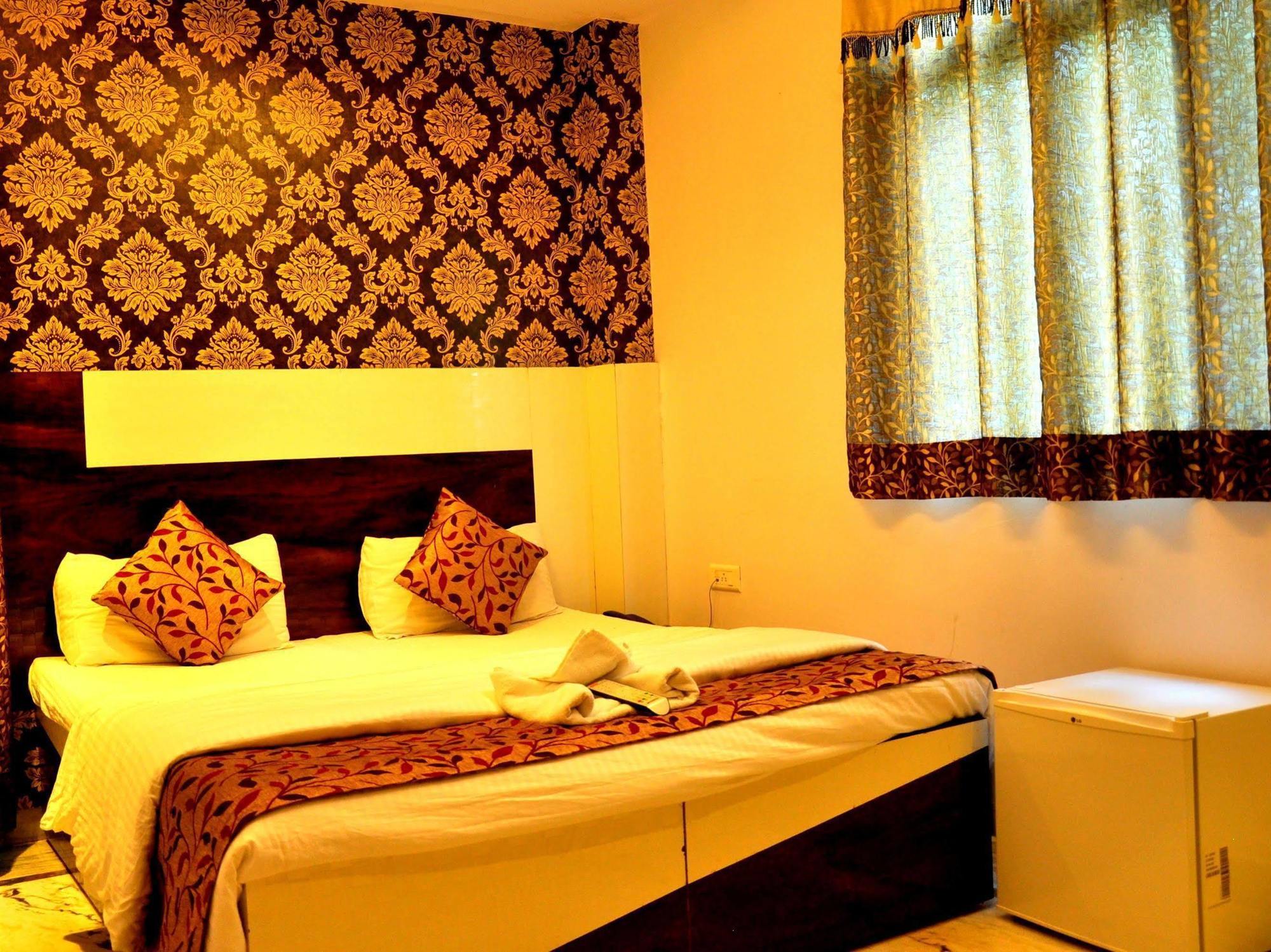 Akash Continental Hotel ริชิเคช ภายนอก รูปภาพ