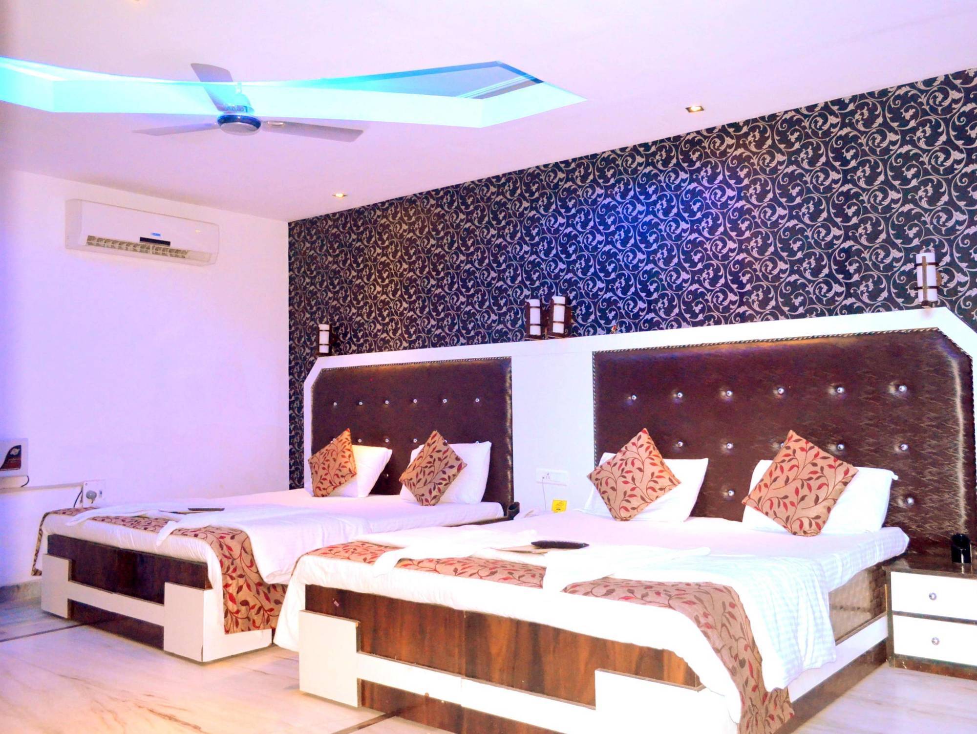 Akash Continental Hotel ริชิเคช ภายนอก รูปภาพ