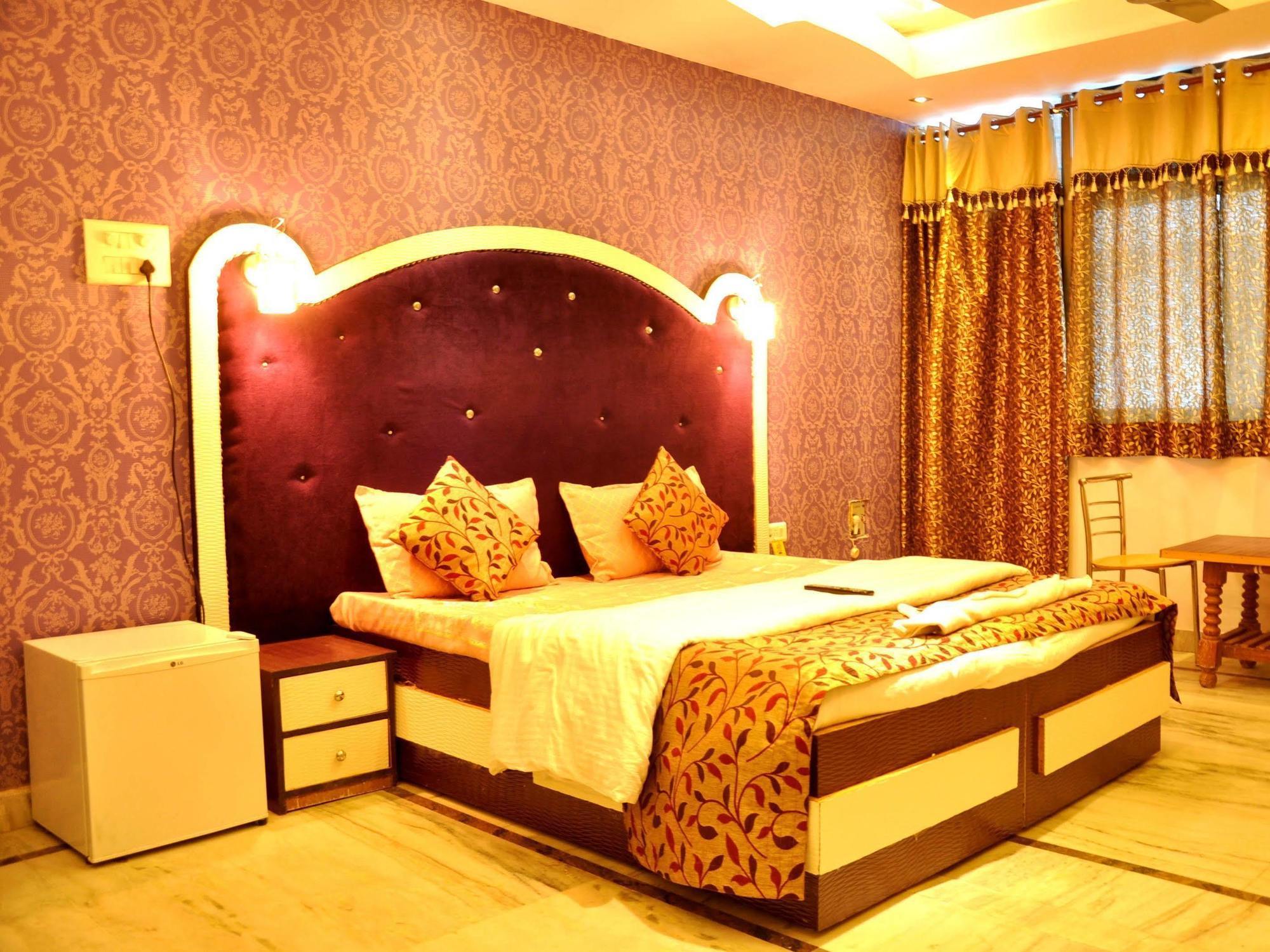 Akash Continental Hotel ริชิเคช ภายนอก รูปภาพ